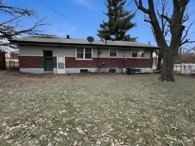 9468 HALLS FERRY Road, St Louis, MO 63136