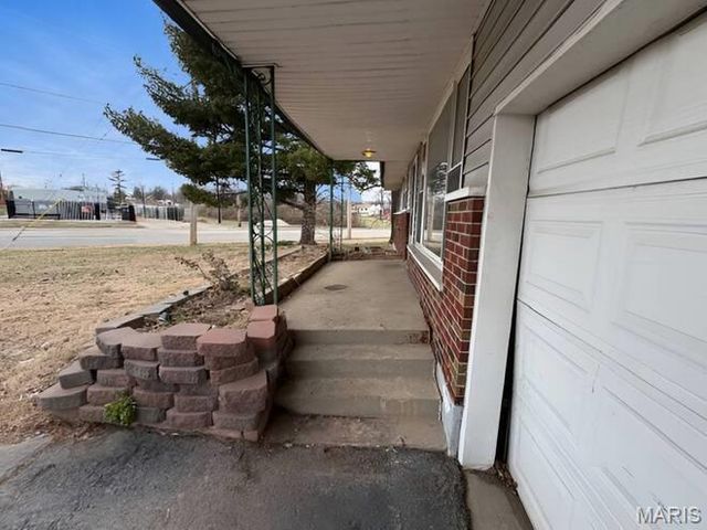 9468 HALLS FERRY Road, St Louis, MO 63136