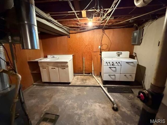 9468 HALLS FERRY Road, St Louis, MO 63136