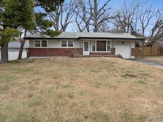 9468 HALLS FERRY Road, St Louis, MO 63136