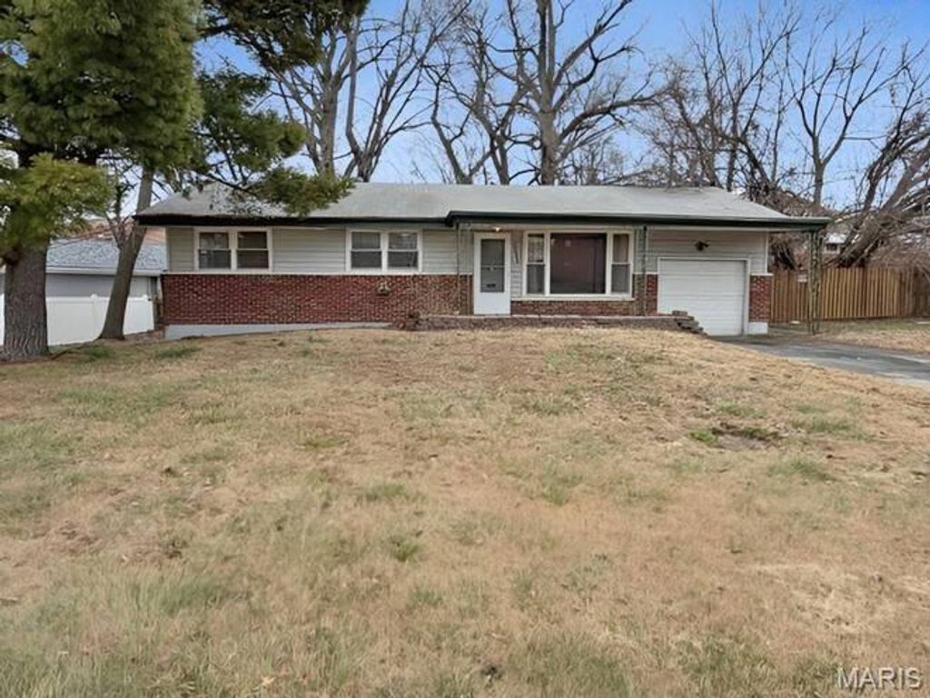 9468 HALLS FERRY Road, St Louis, MO 63136