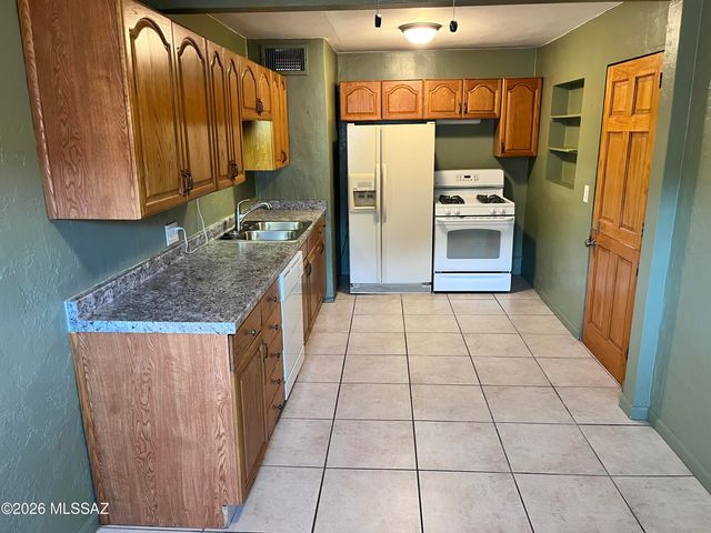 3525 E Cody Street, Tucson, AZ 85716