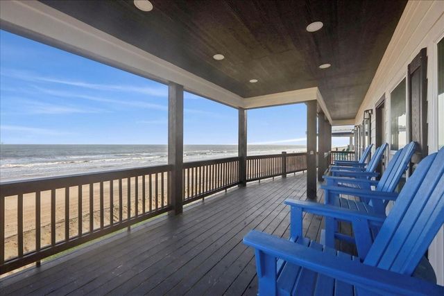 1326 Emerald Drive, Crystal Beach, TX 77650