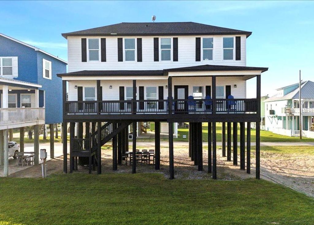 1326 Emerald Drive, Crystal Beach, TX 77650