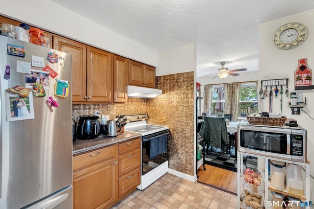 30 Stoneycrest Drive, Meriden, CT 06450