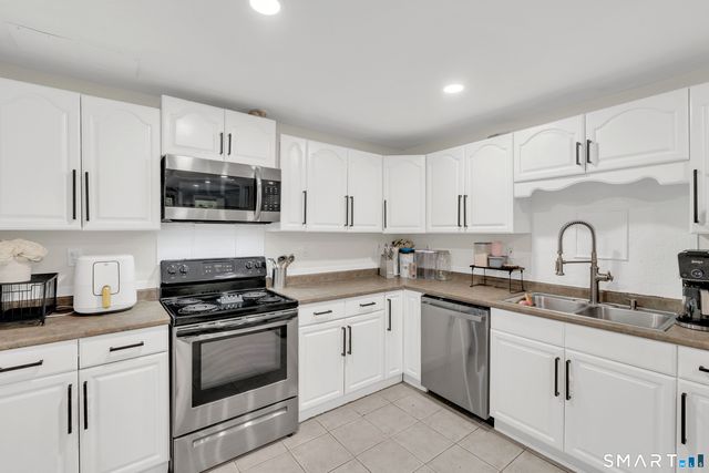 30 Stoneycrest Drive, Meriden, CT 06450