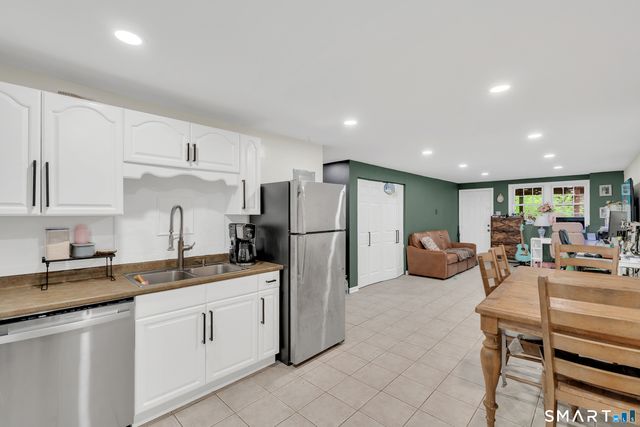 30 Stoneycrest Drive, Meriden, CT 06450