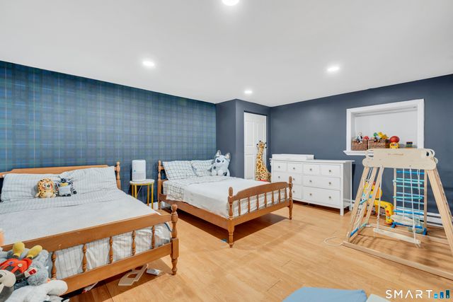 30 Stoneycrest Drive, Meriden, CT 06450