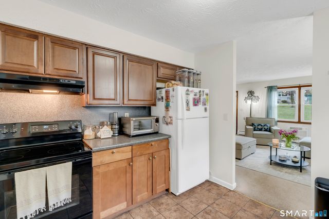 30 Stoneycrest Drive, Meriden, CT 06450