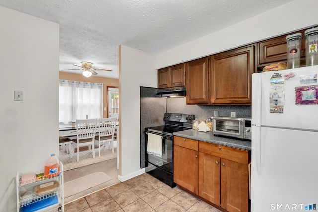 30 Stoneycrest Drive, Meriden, CT 06450