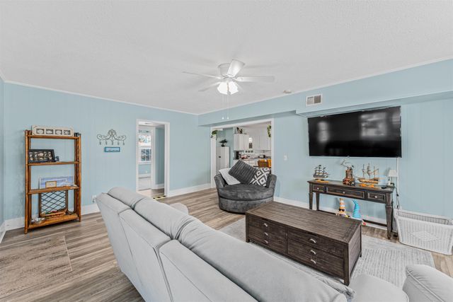 406 43rd Ave. S, North Myrtle Beach, SC 29582