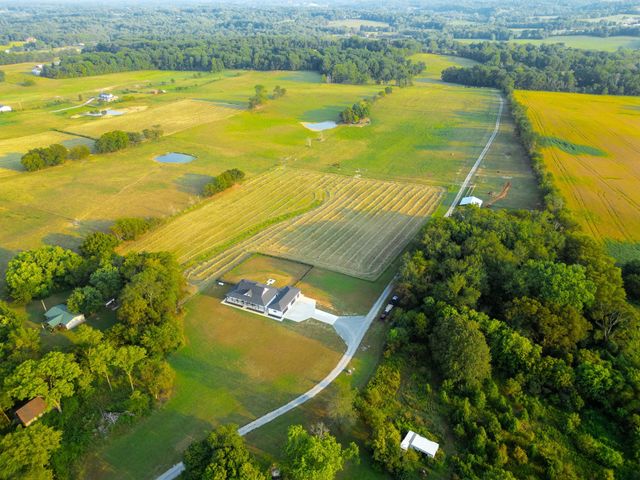 1074 Pair Six Dr, Springfield, TN 37172