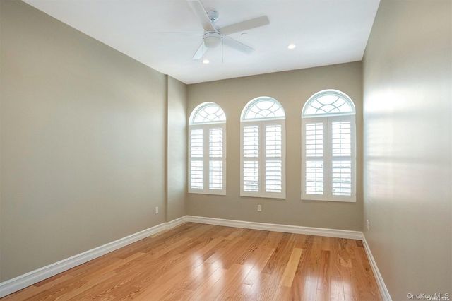 10 Wall Street 2, Huntington, NY 11743