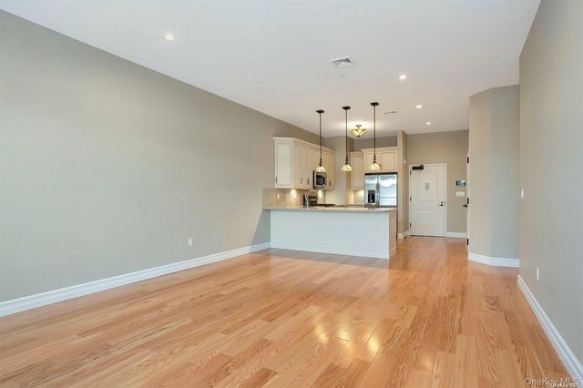 10 Wall Street 2, Huntington, NY 11743