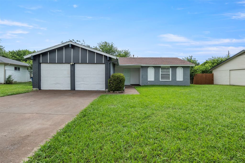1410 Clearbrook Street, Lancaster, TX 75134
