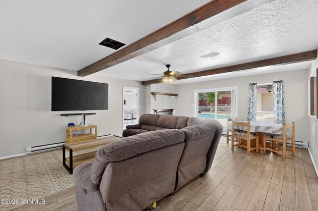700 Sundown Court, Las Cruces, NM 88011