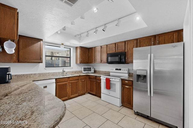 700 Sundown Court, Las Cruces, NM 88011