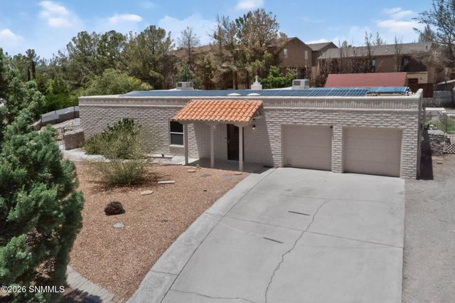 700 Sundown Court, Las Cruces, NM 88011