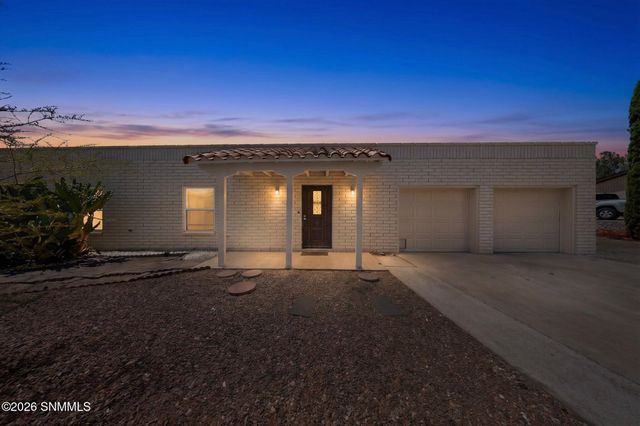 700 Sundown Court, Las Cruces, NM 88011