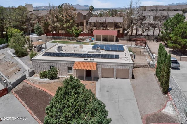 700 Sundown Court, Las Cruces, NM 88011