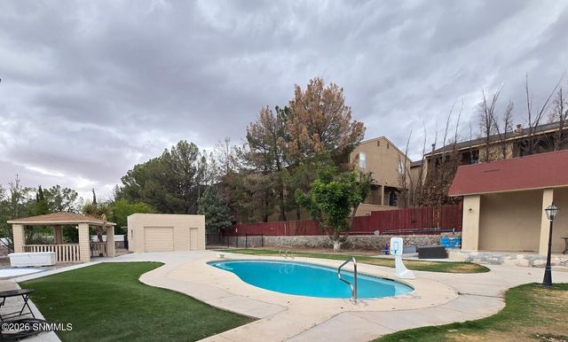 700 Sundown Court, Las Cruces, NM 88011