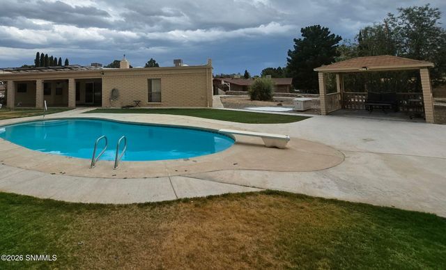 700 Sundown Court, Las Cruces, NM 88011