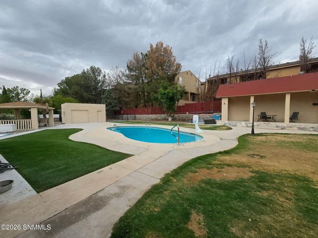 700 Sundown Court, Las Cruces, NM 88011