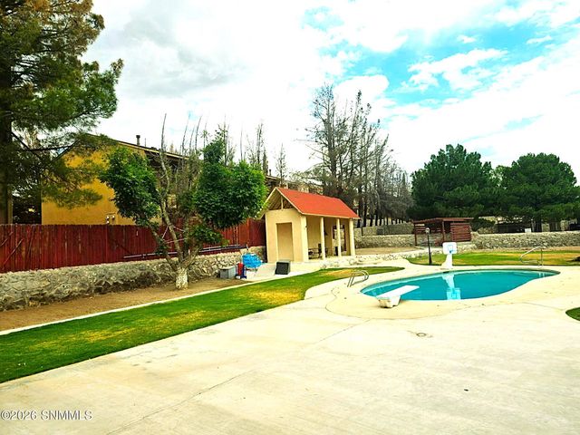 700 Sundown Court, Las Cruces, NM 88011