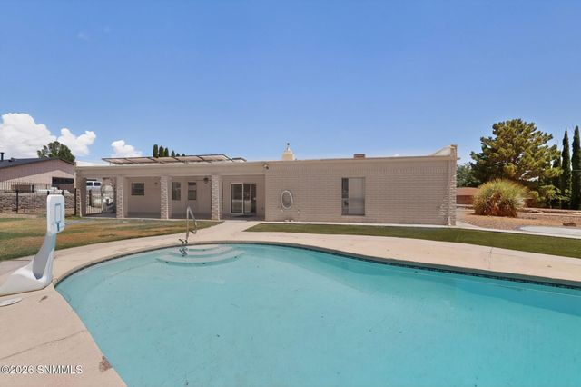 700 Sundown Court, Las Cruces, NM 88011