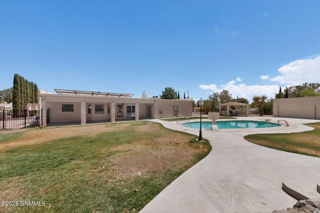 700 Sundown Court, Las Cruces, NM 88011