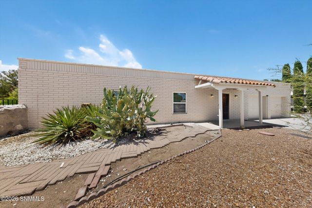 700 Sundown Court, Las Cruces, NM 88011