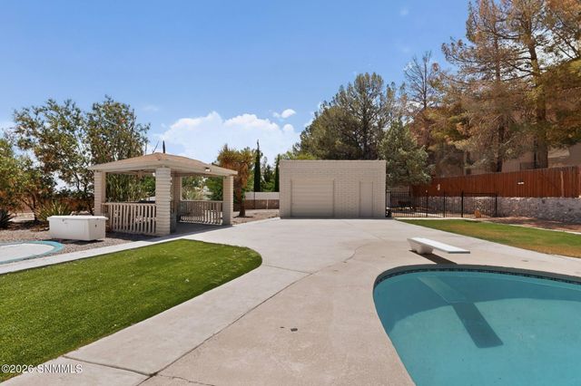 700 Sundown Court, Las Cruces, NM 88011