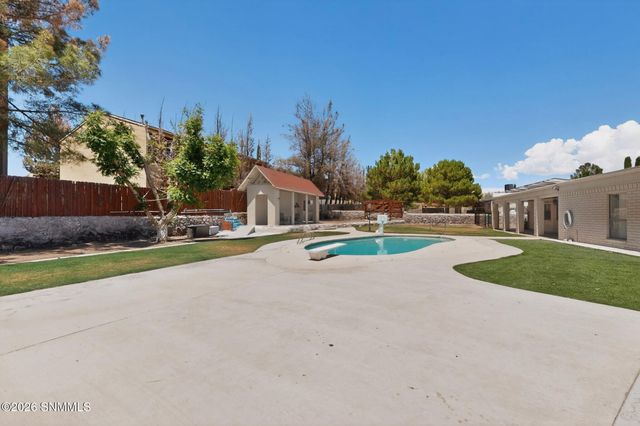 700 Sundown Court, Las Cruces, NM 88011