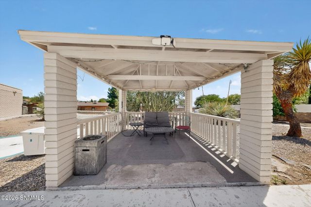 700 Sundown Court, Las Cruces, NM 88011