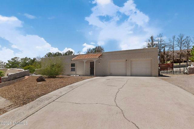 700 Sundown Court, Las Cruces, NM 88011