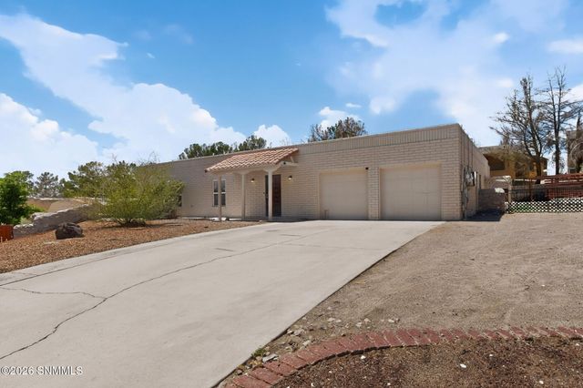 700 Sundown Court, Las Cruces, NM 88011