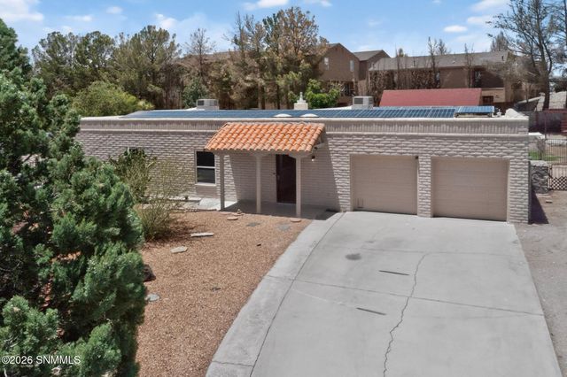 700 Sundown Court, Las Cruces, NM 88011