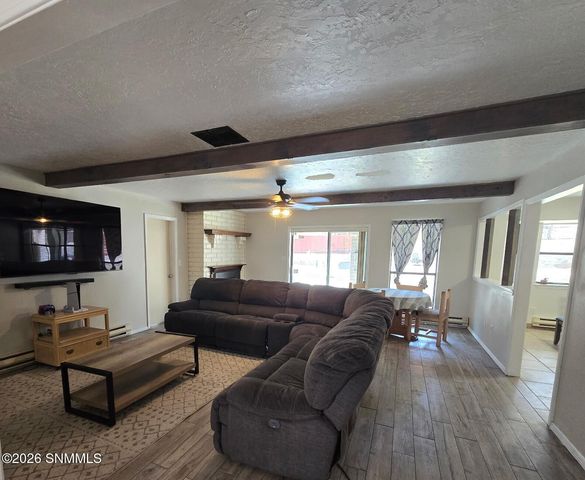 700 Sundown Court, Las Cruces, NM 88011