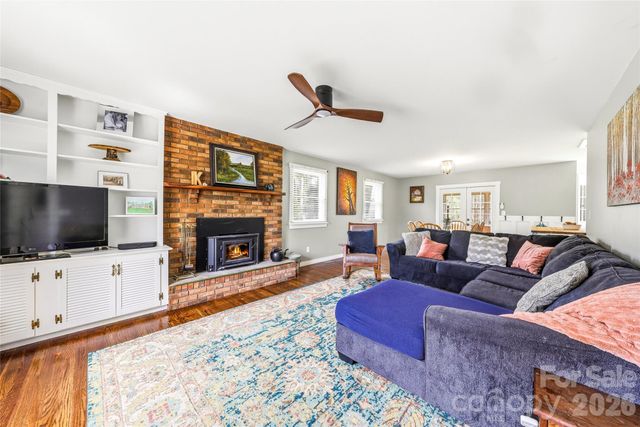 32 W Ashley Place, Etowah, NC 28729