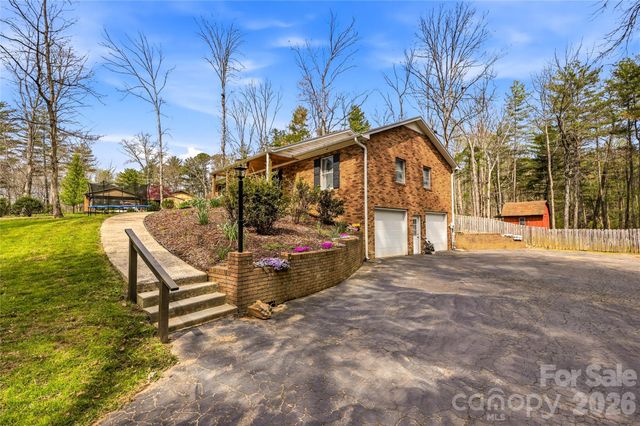 32 W Ashley Place, Etowah, NC 28729