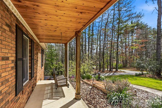 32 W Ashley Place, Etowah, NC 28729