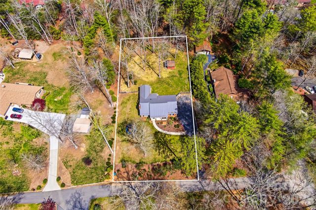 32 W Ashley Place, Etowah, NC 28729