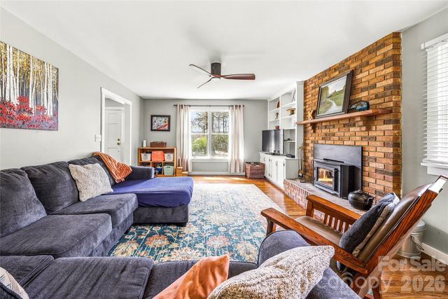 32 W Ashley Place, Etowah, NC 28729