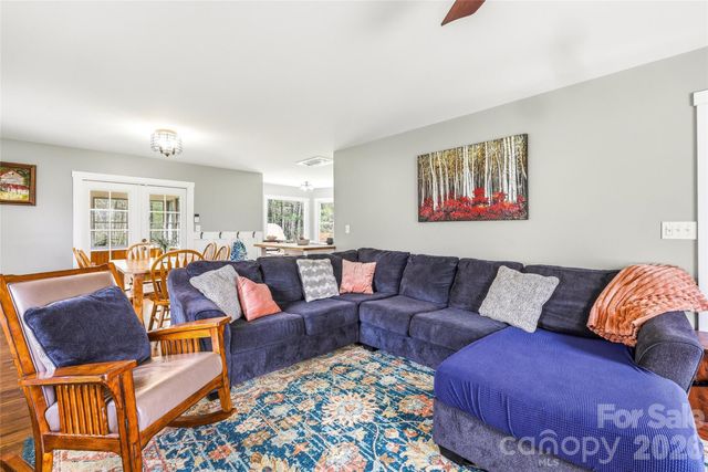 32 W Ashley Place, Etowah, NC 28729