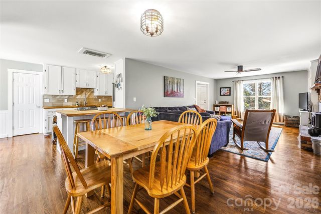 32 W Ashley Place, Etowah, NC 28729