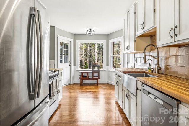 32 W Ashley Place, Etowah, NC 28729