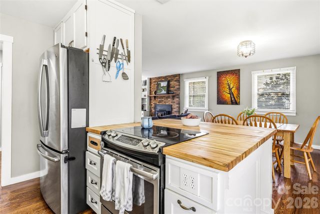 32 W Ashley Place, Etowah, NC 28729