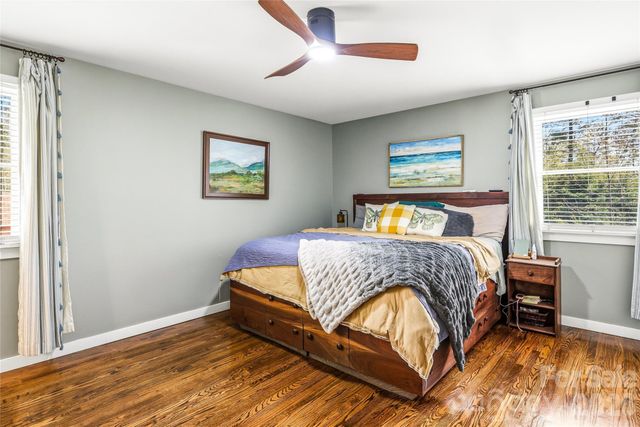 32 W Ashley Place, Etowah, NC 28729