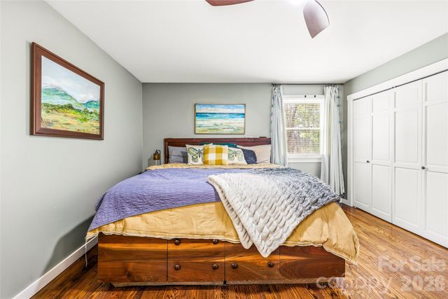 32 W Ashley Place, Etowah, NC 28729