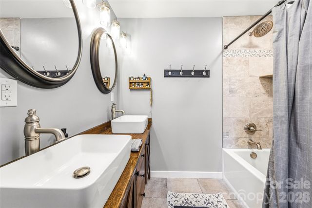 32 W Ashley Place, Etowah, NC 28729